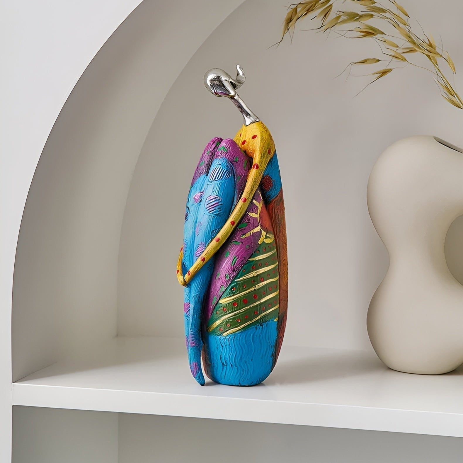 SculptaLume – Elegant Harpiksstatue til Stilfuld Boligindretning