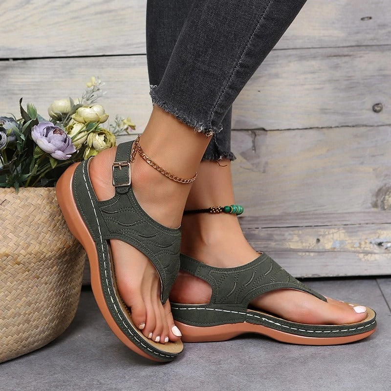 Sandra – Stilrene Tåsandaler med Spænde og Flatform Sål