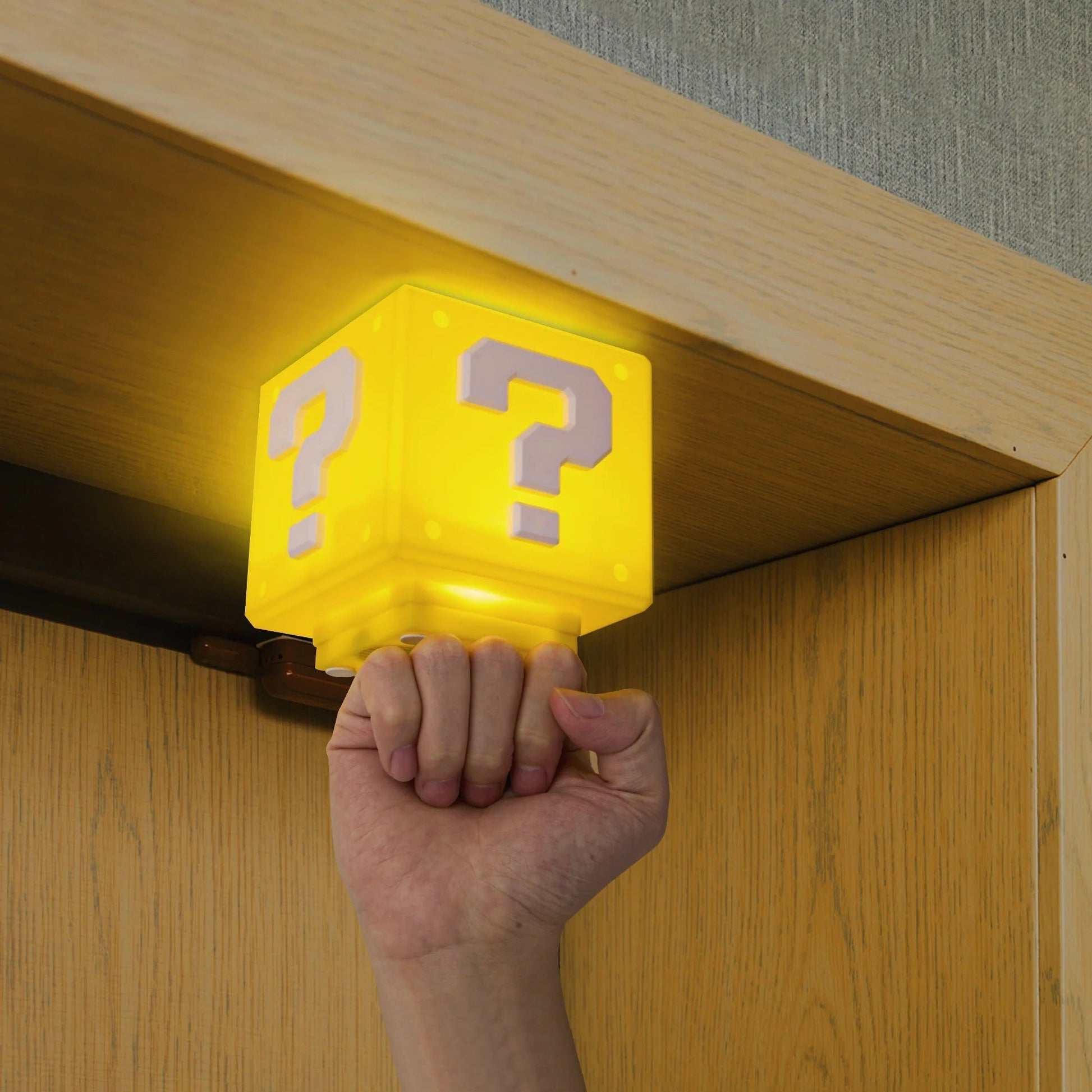 Power-Up Block natlampe - Super Mario-inspireret spildekor