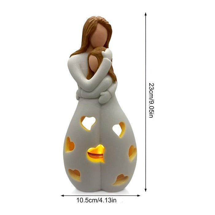 Charmerende mor-datter figur med flimrende lysestage