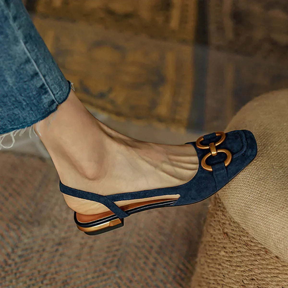 Aria - Elegant Flade Sandaler med Guld Detalje