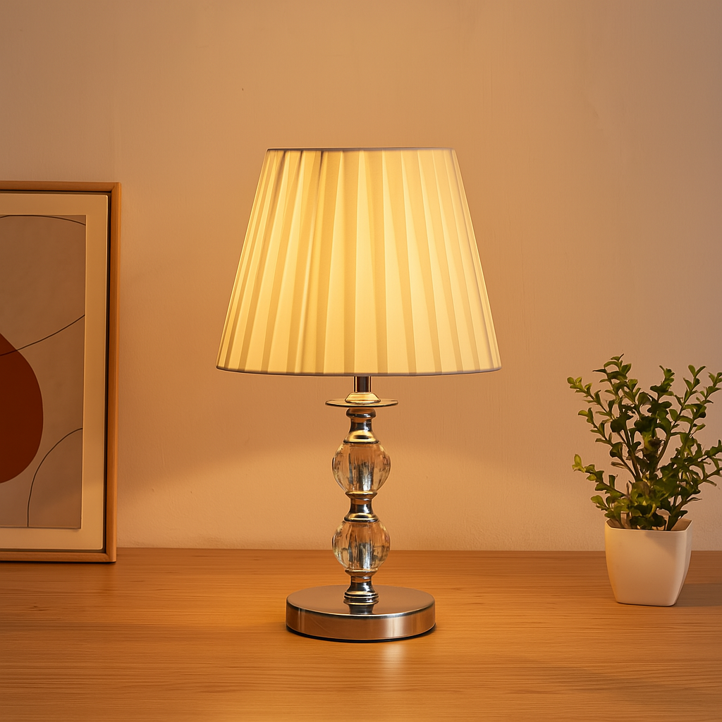 Claravelle – Klassisk bordlampe med samlet skærm og krystaldetalje