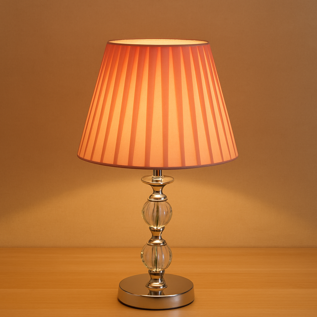 Claravelle – Klassisk bordlampe med samlet skærm og krystaldetalje