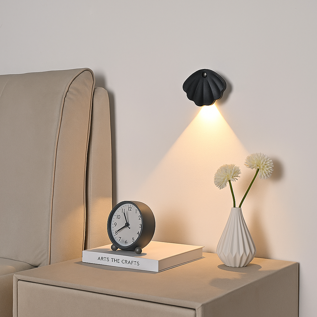 Lunaria – Elegant Væghængt LED Natlampe i Muslingeform