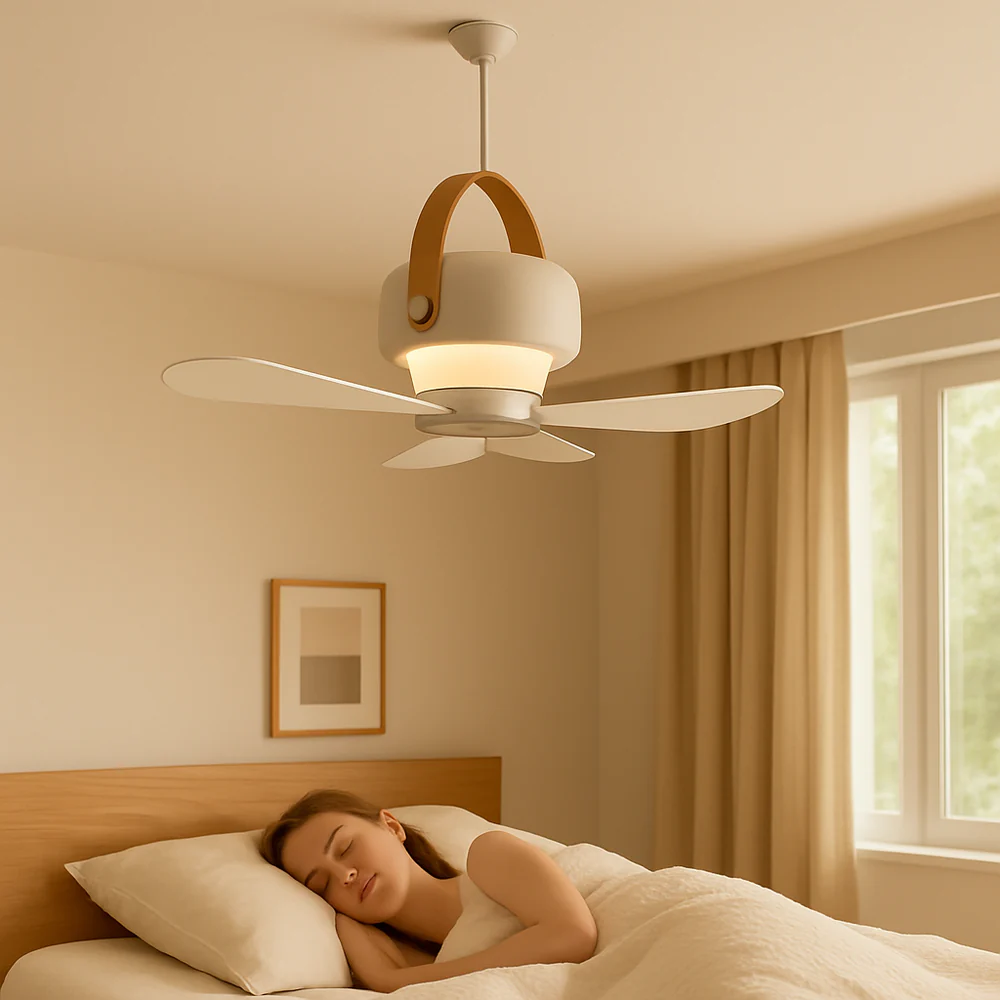 BreezeFlow - Genopladelig loftsventilator med fjernbetjening
