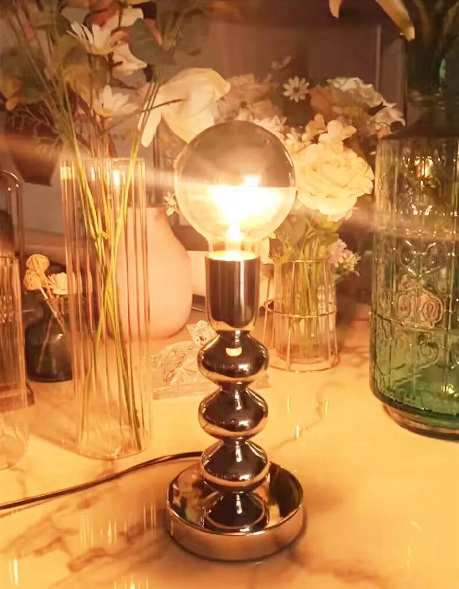 RetroGlow - Retro Deco sengelampe med tidløs elegance