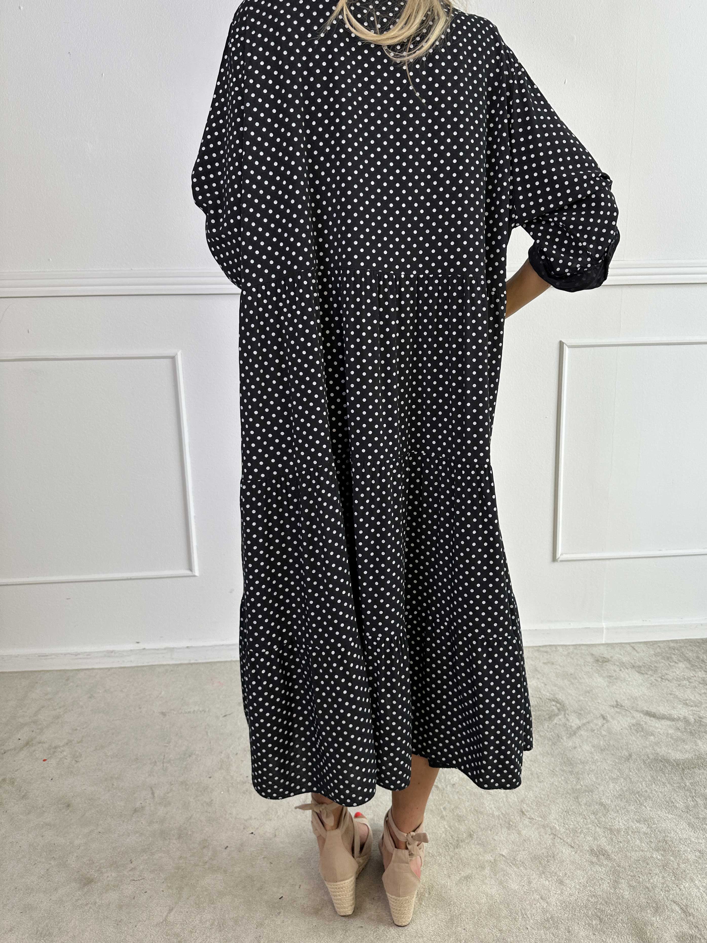 Margareth - Elegant Prikket Midikjole
