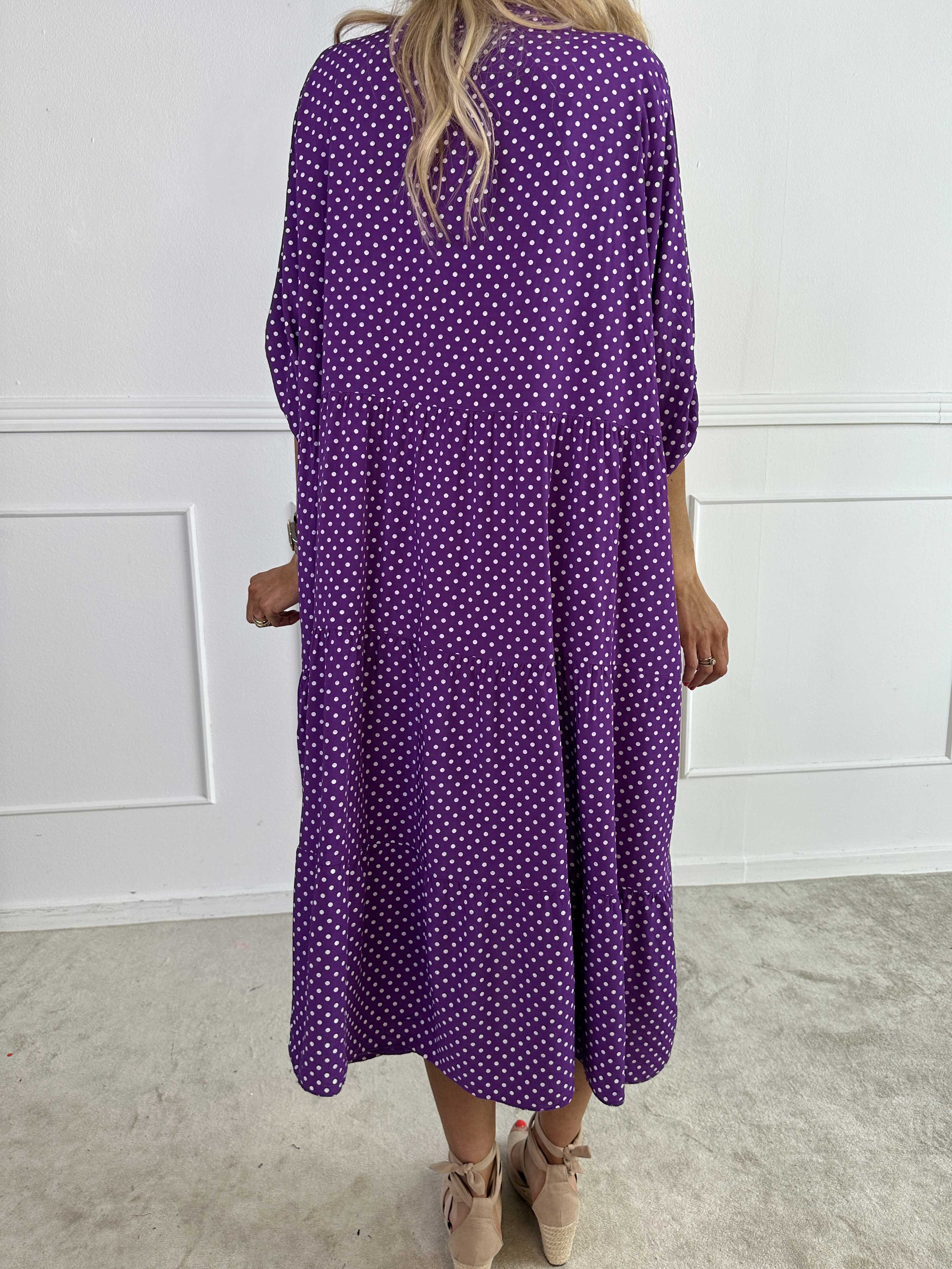 Margareth - Elegant Prikket Midikjole