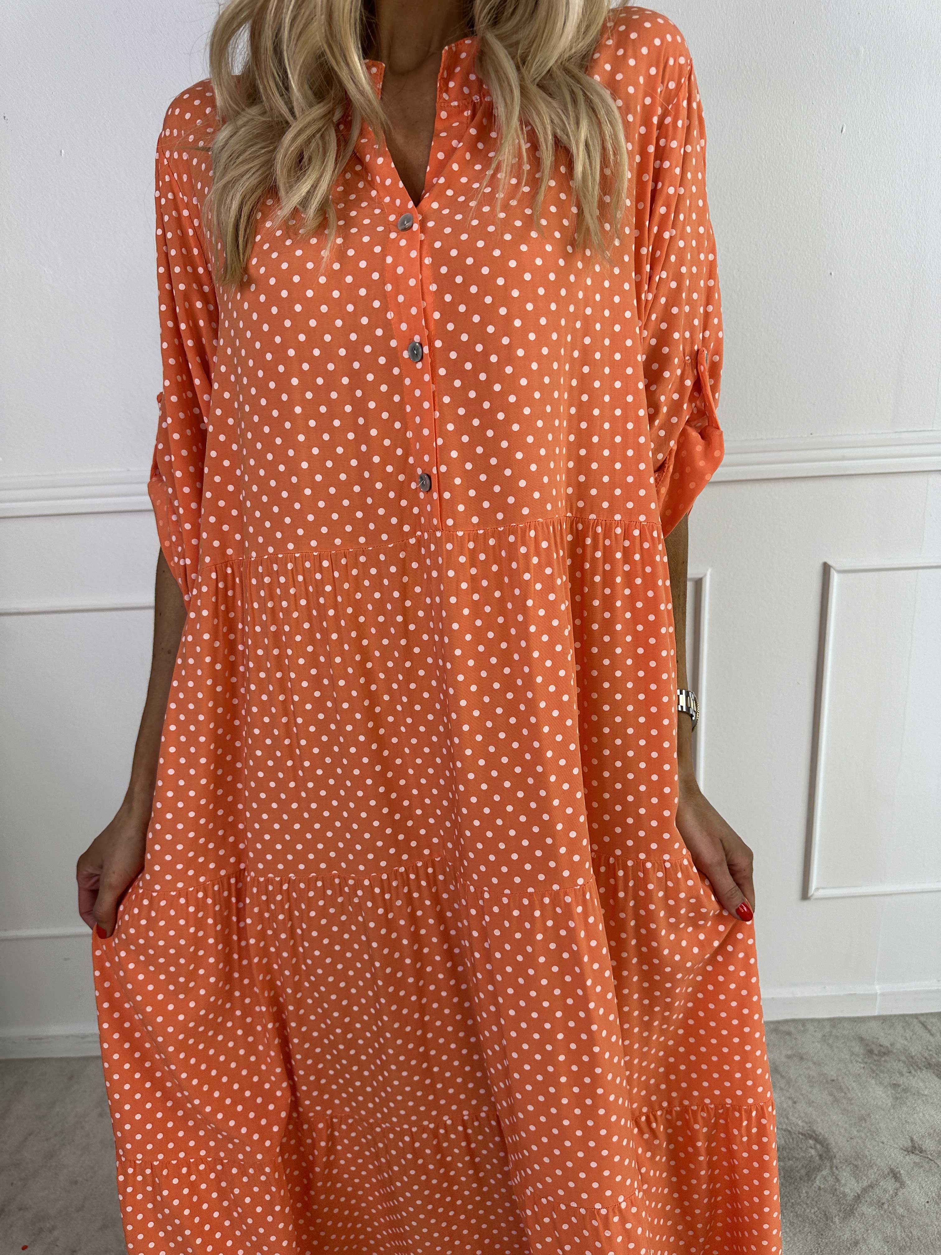 Margareth - Elegant Prikket Midikjole