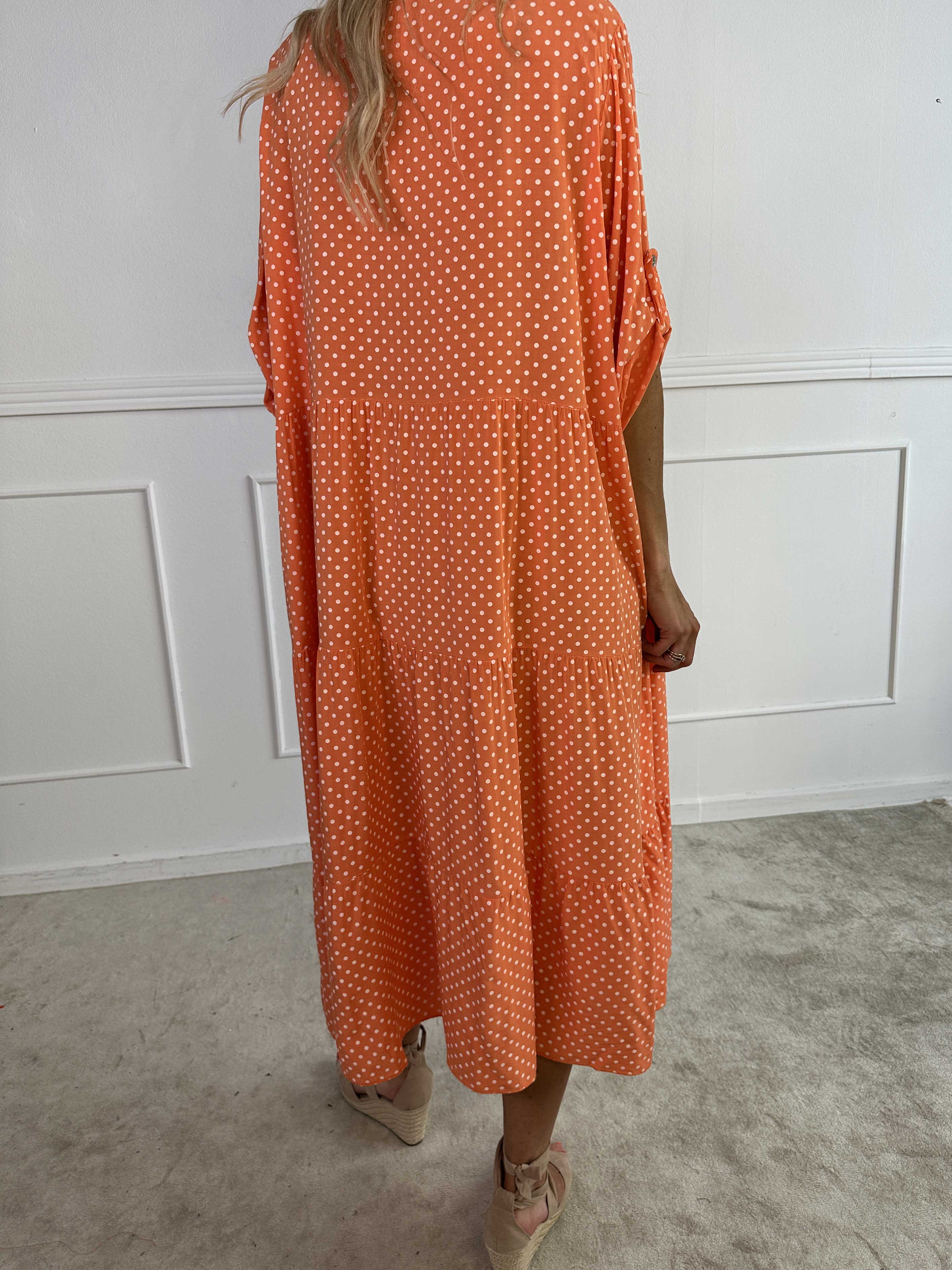 Margareth - Elegant Prikket Midikjole