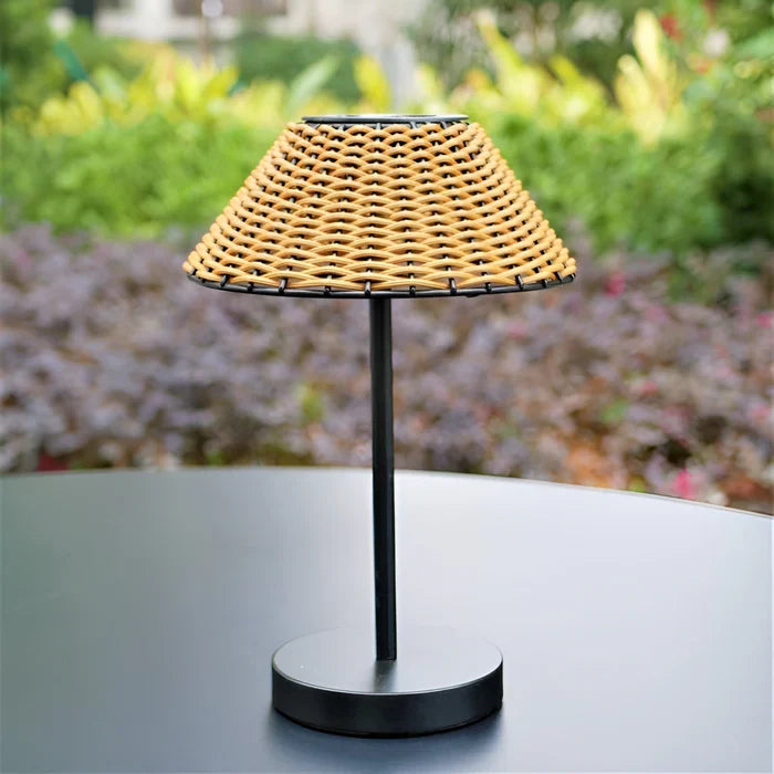 Solcelledrevet vævet bordlampe
