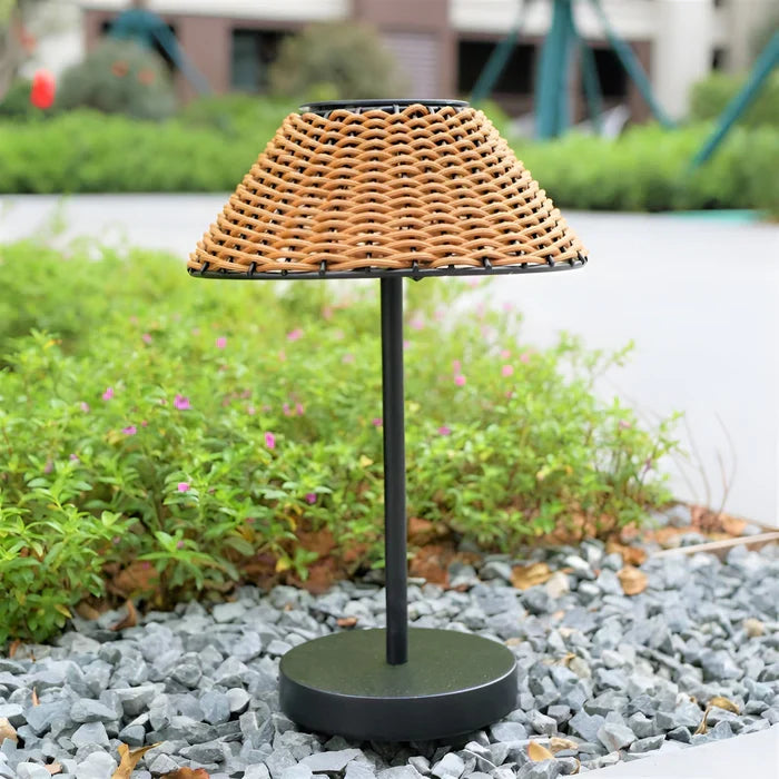 Solcelledrevet vævet bordlampe