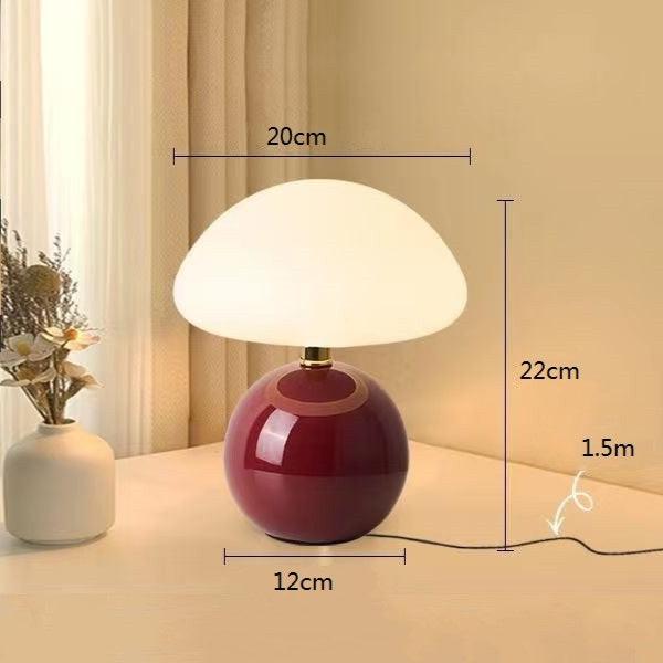 MushGlow – Paddehatteformet bordlampe i elegant design
