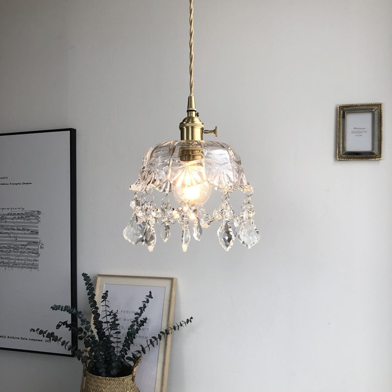 LumiGlace – Elegant Pendel med Klart Krystalglasdesign til Sofistikeret Interiør