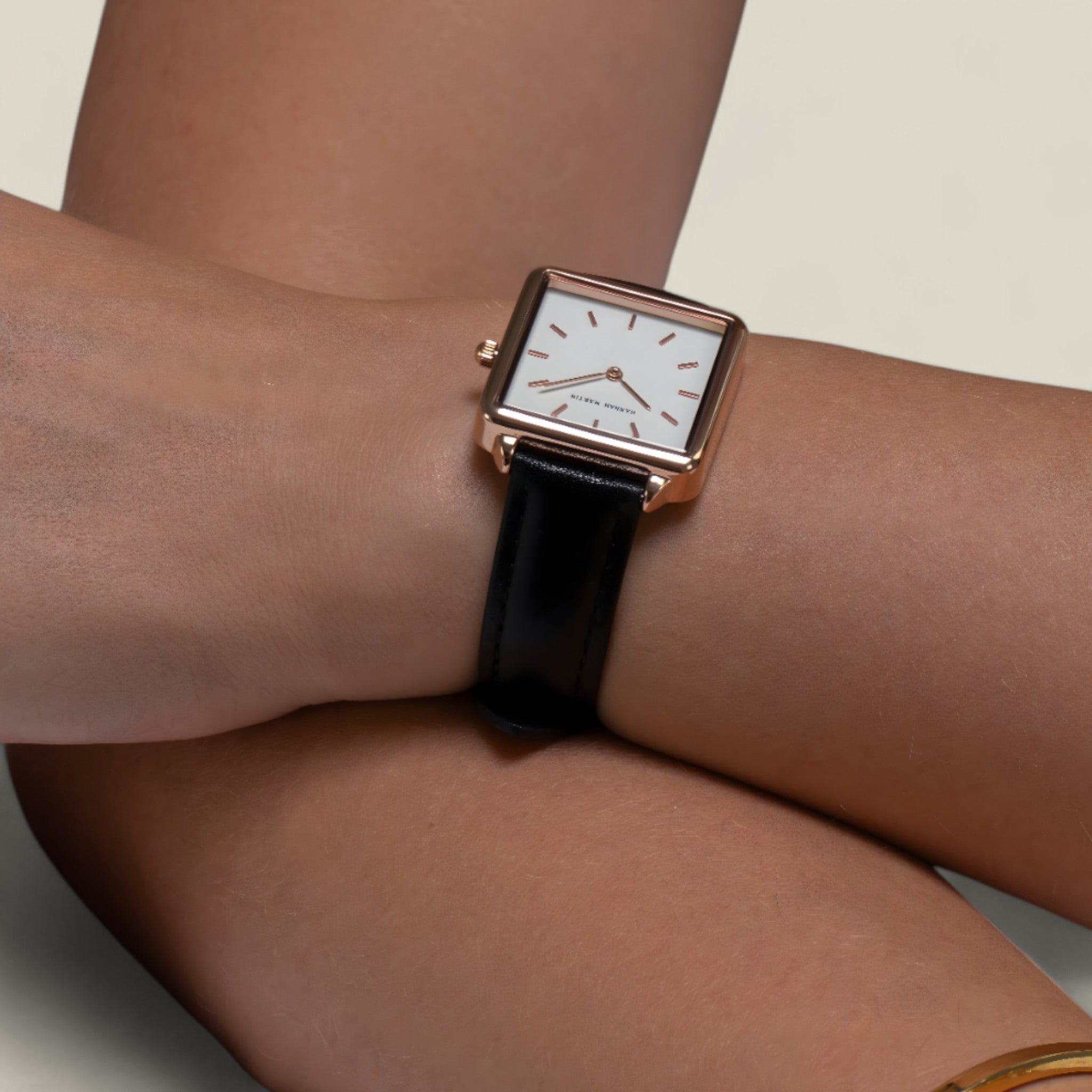 Isabella Rose Gold Square Watch – Elegant design med tidløs tiltrækning