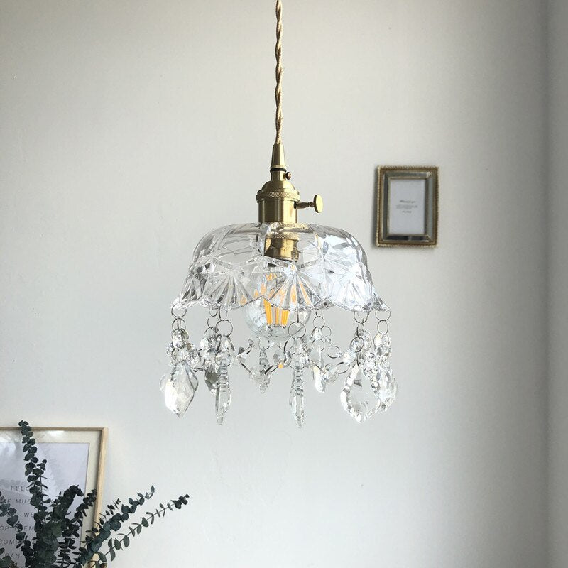 LumiGlace – Elegant Pendel med Klart Krystalglasdesign til Sofistikeret Interiør