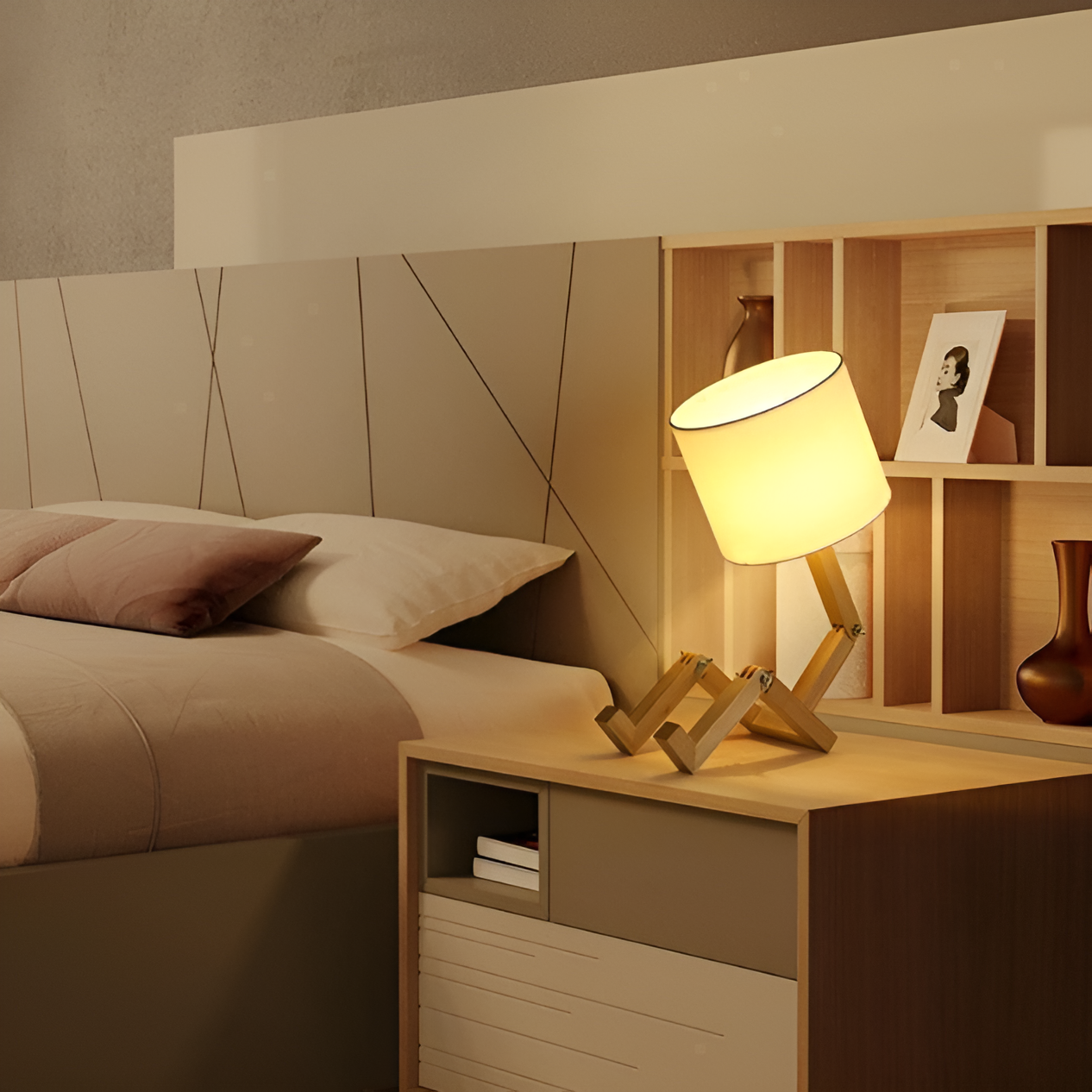 Orion – Robotiserbar Skrivebordslampe med Justerbar Belysning og Praktisk Bogholder