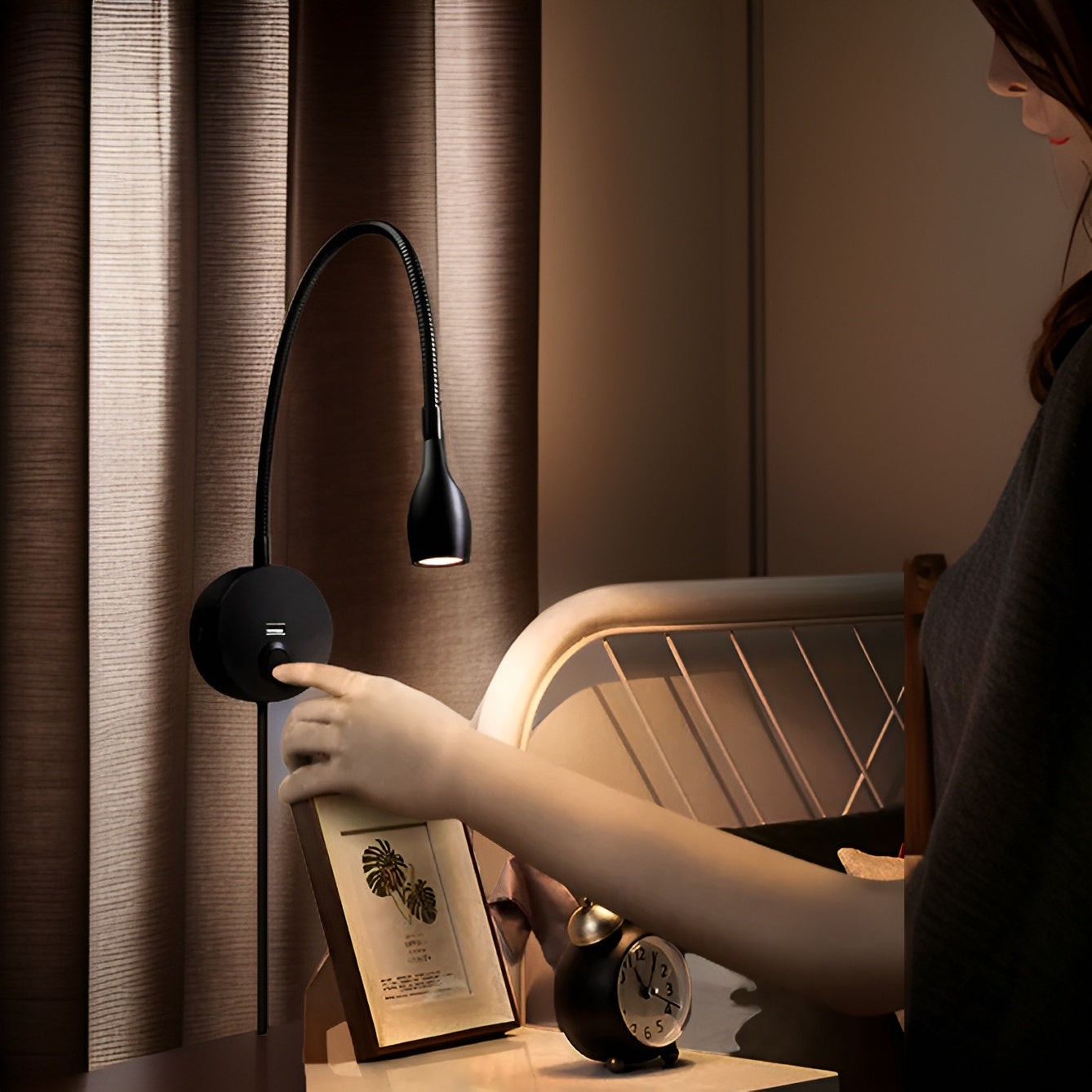 GlowShift-væglampe med USB-oplader - justerbar stemningsbelysning