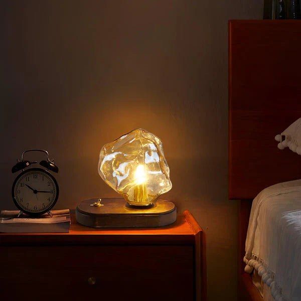 CrystalGlow - kunstnerisk bordlampe i glas