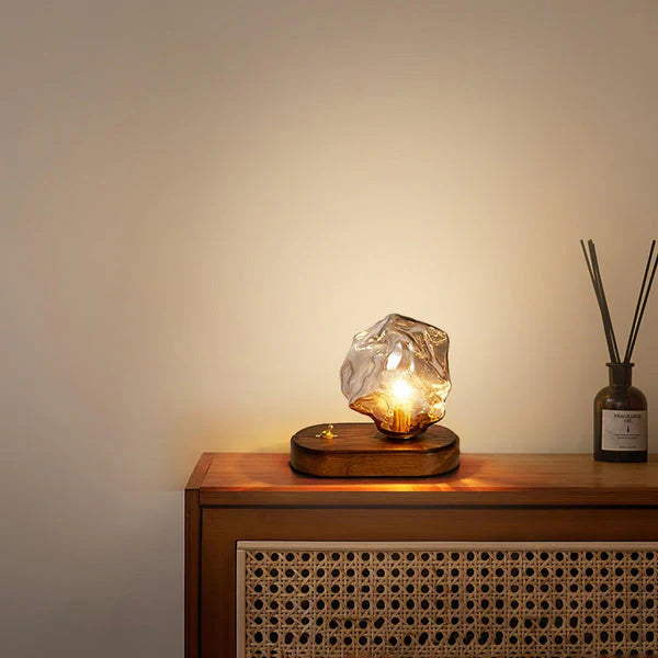 CrystalGlow - kunstnerisk bordlampe i glas