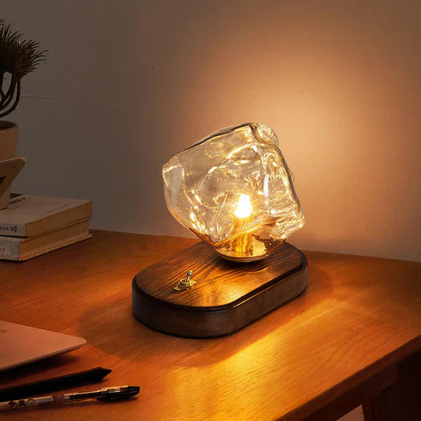 CrystalGlow - kunstnerisk bordlampe i glas
