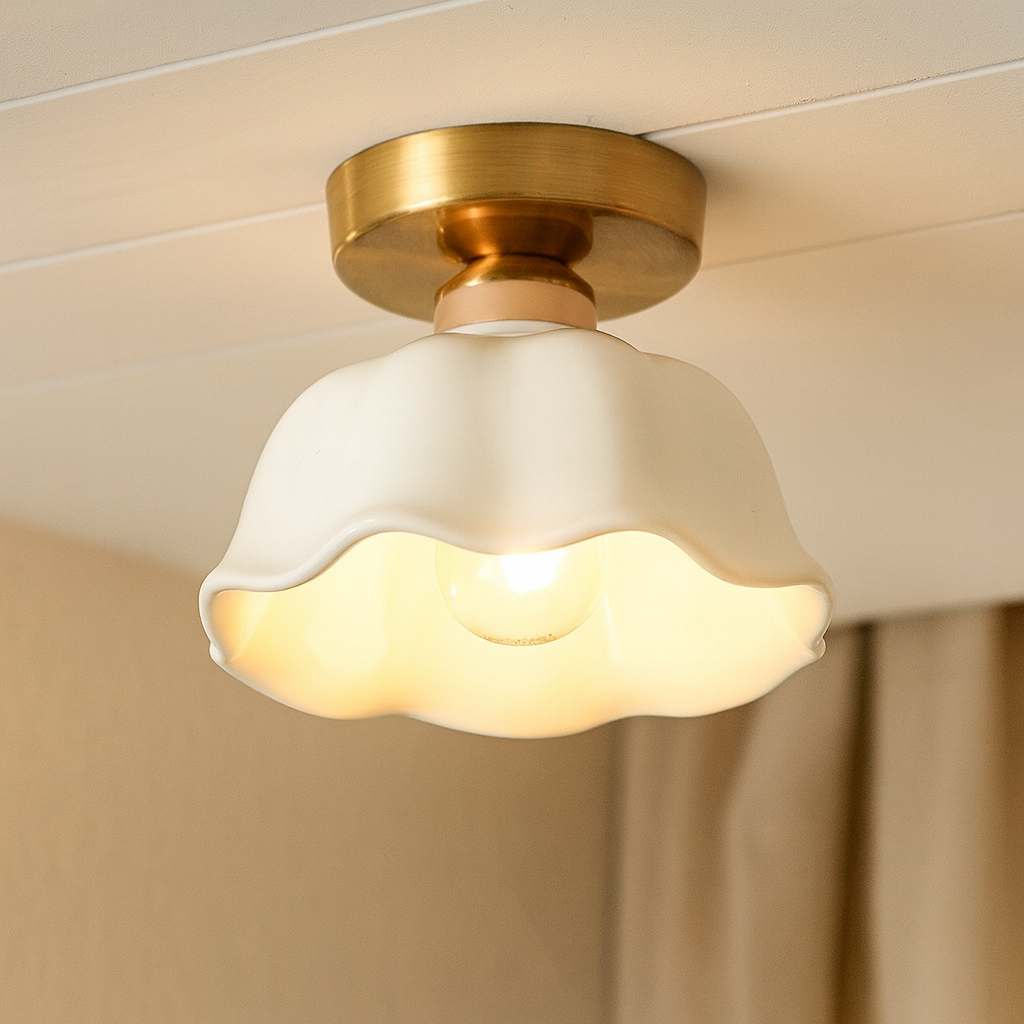 Lumora | Moderne loftlampe med halvskruet montering