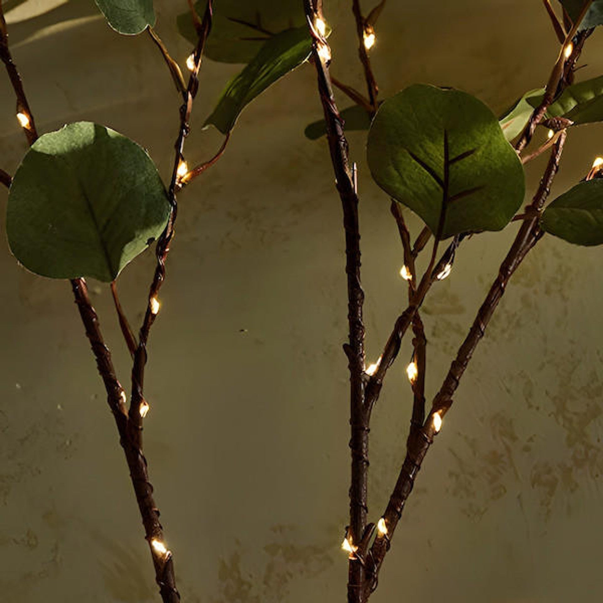 OliveLume LED-lampe – Naturlig Skønhed med Olivengren-Design