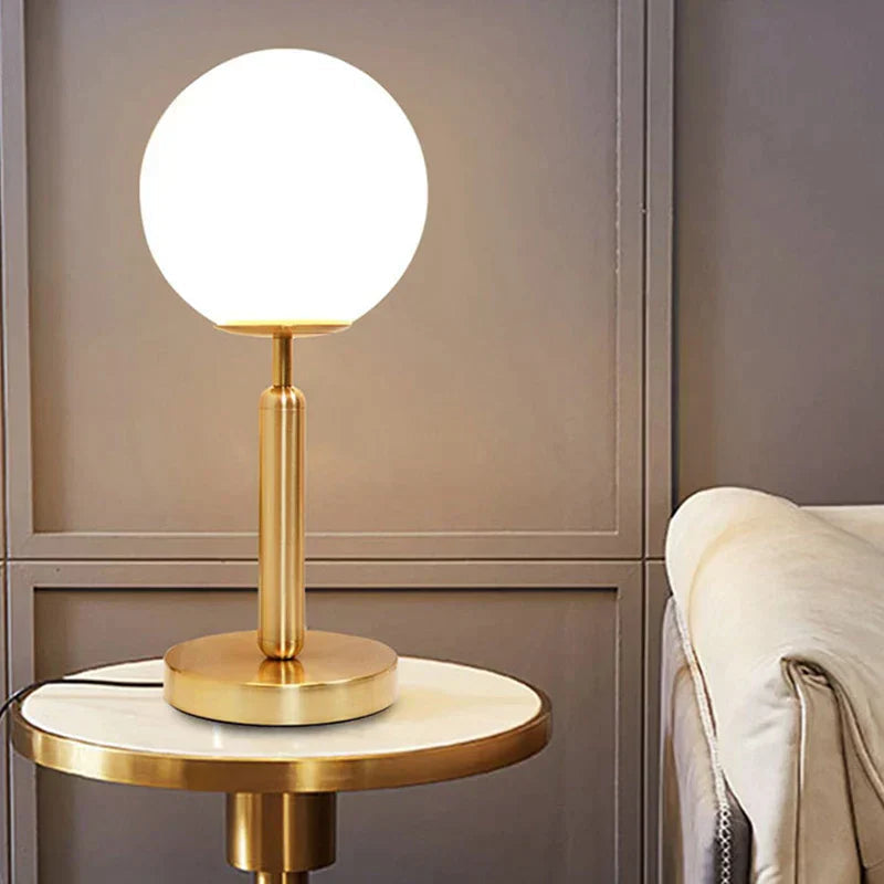 Sphere Elegant Bordlampe – Sofistikeret Globedesign til Stilfuld Belysning