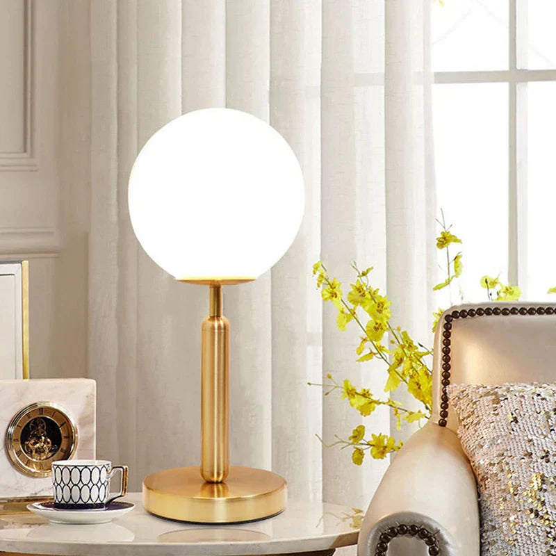 Sphere Elegant Bordlampe – Sofistikeret Globedesign til Stilfuld Belysning
