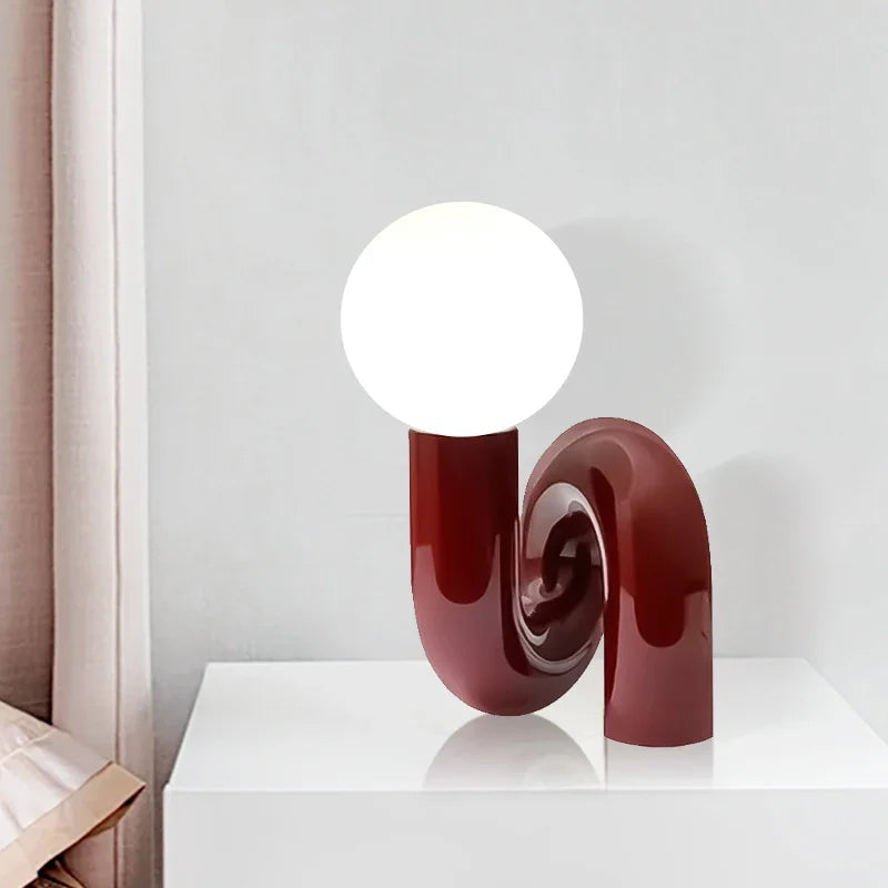 LumiArt – Elegant Bordlampe med Kunstnerisk Glasdesign