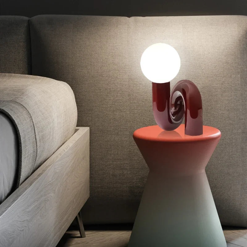 LumiArt – Elegant Bordlampe med Kunstnerisk Glasdesign