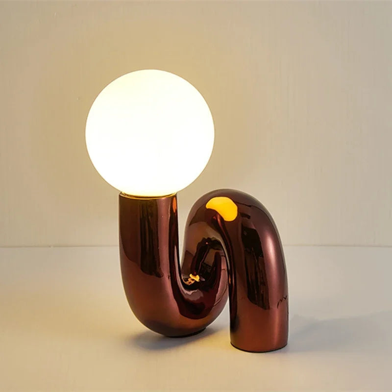 LumiArt – Elegant Bordlampe med Kunstnerisk Glasdesign