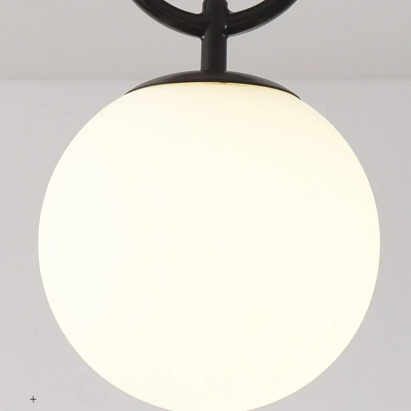 NordicLys Glas Lysekrone – Minimalistisk LED Belysning til Elegant Indretning