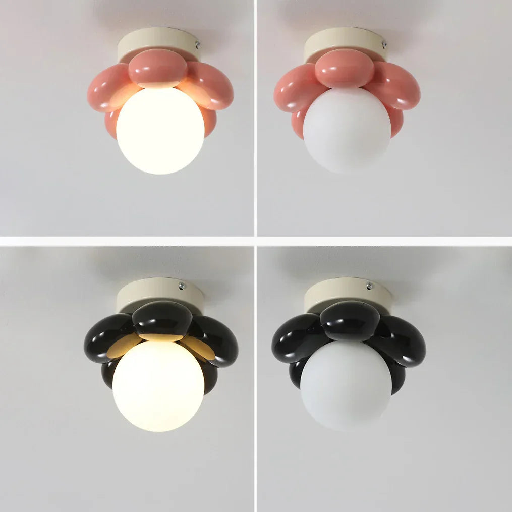 BloomGlow – Moderne blomsterloftslampe med glaskugle