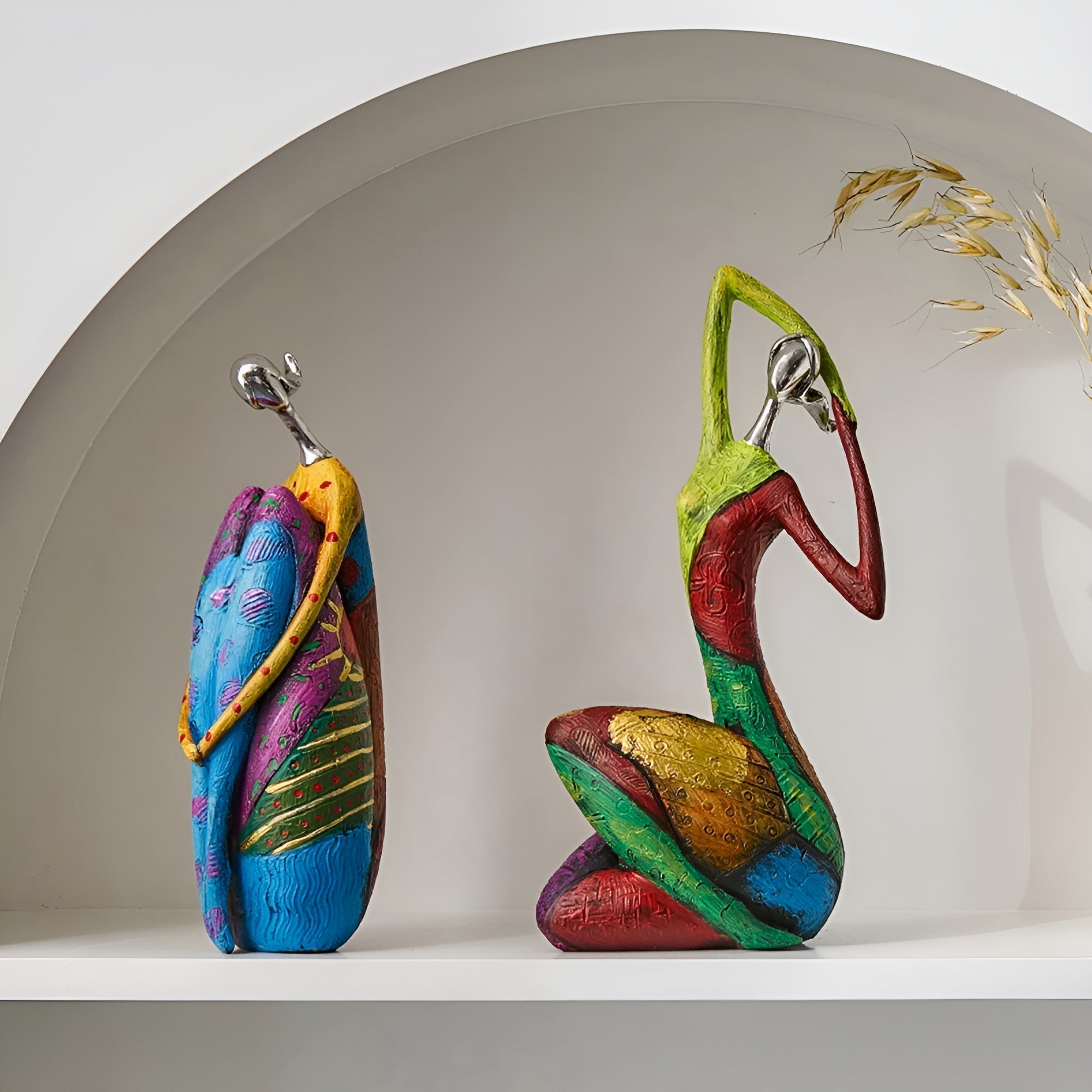SculptaLume – Elegant Harpiksstatue til Stilfuld Boligindretning