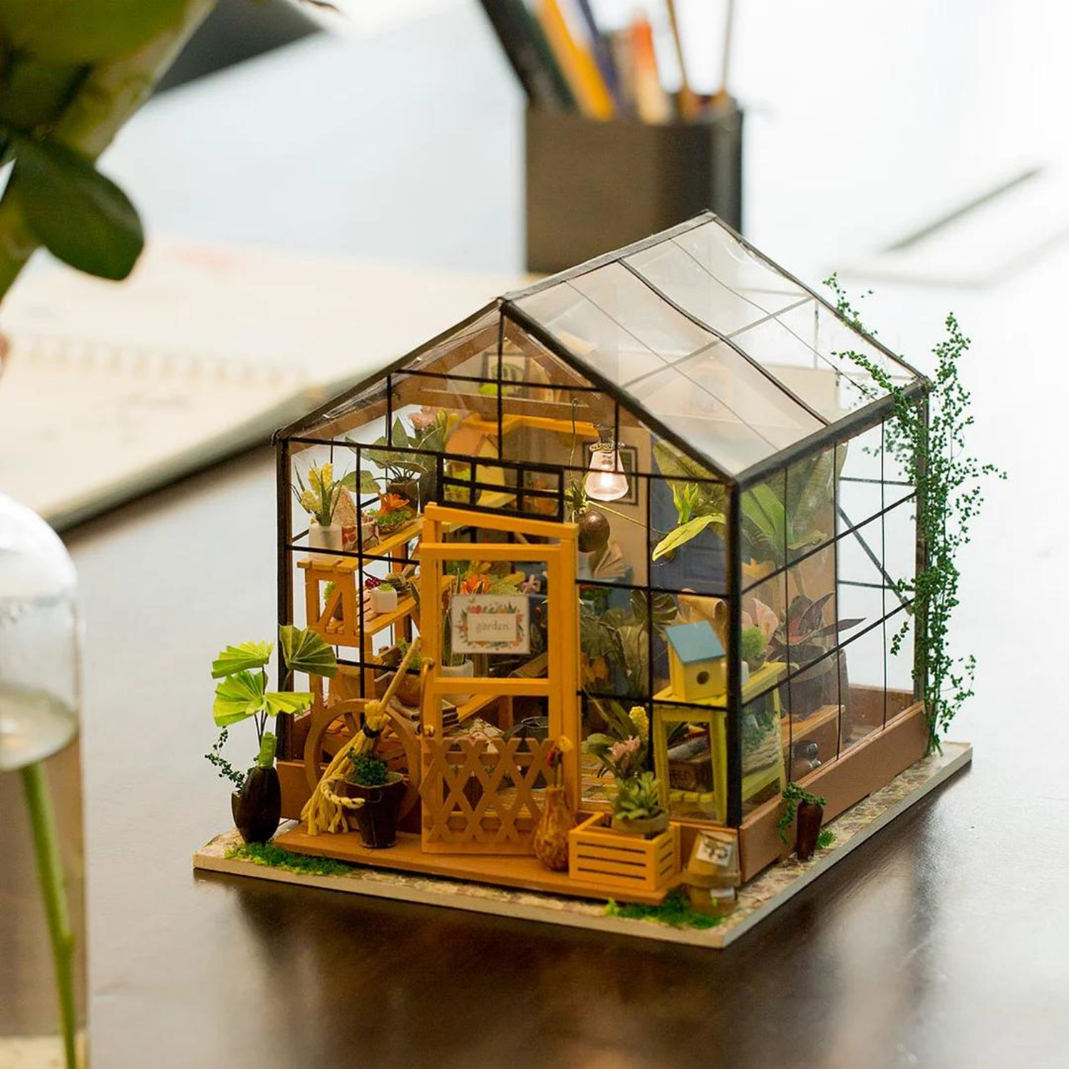 MiniVerde - Detaljeret Miniature Drivhus Byggesæt