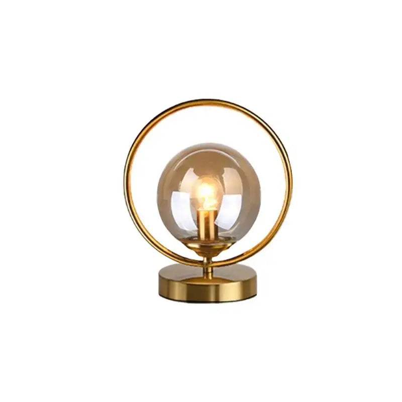 EleganceGlow Glasbordlampe – Stilfuldt Design med Messingdetaljer