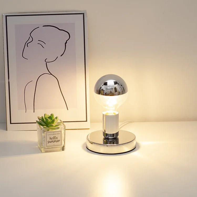LumiSphere – Moderne bordlampe med skærm i spejlglas