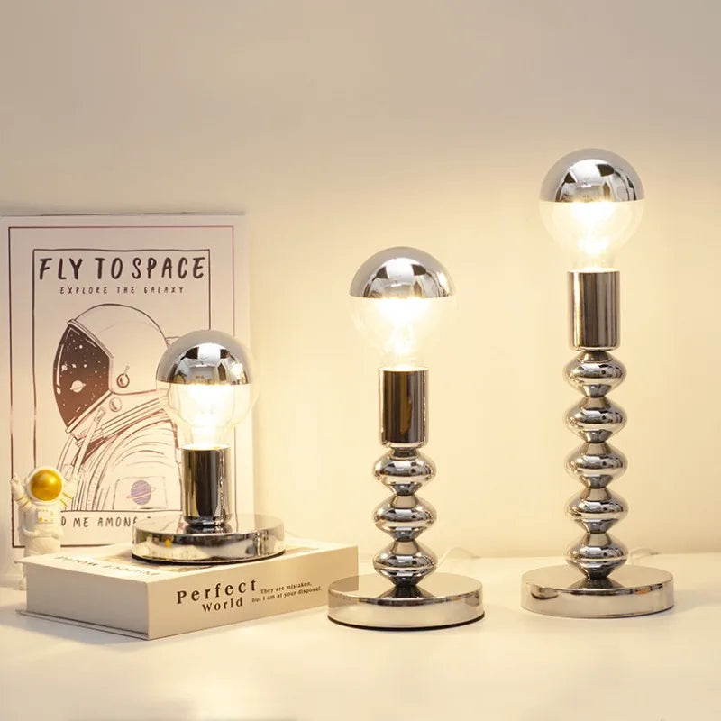 LumiSphere – Moderne bordlampe med skærm i spejlglas