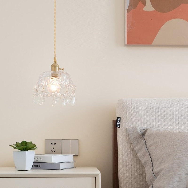LumiGlace – Elegant Pendel med Klart Krystalglasdesign til Sofistikeret Interiør