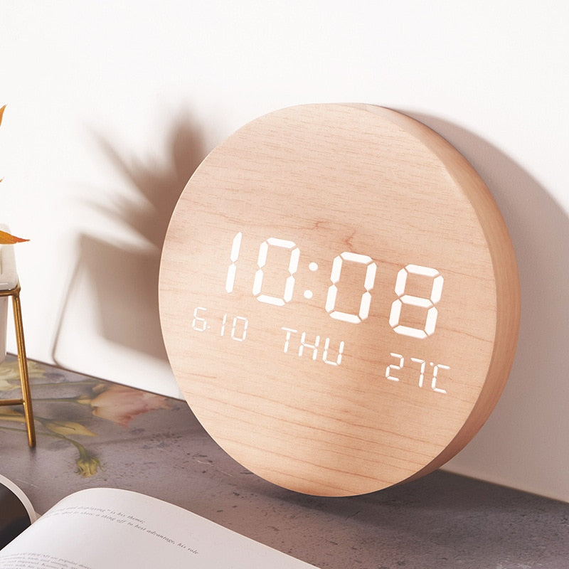 TimeGlow stilfuldt digitalt ur med moderne elegance