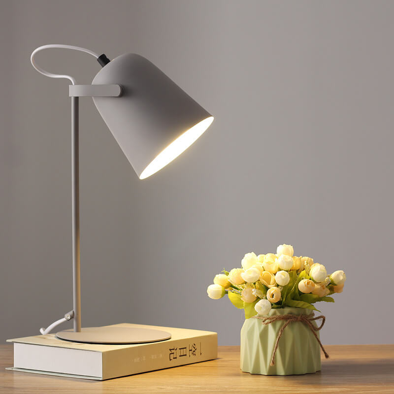 LumiTouch – Minimalistisk Bordlampe med Stativfod og Berøringsfølsom Betjening