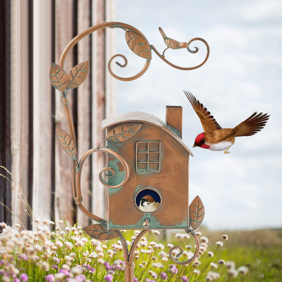 RusticHaven - Dekorativt Foderhus med Antik Finish og Ornamenteret Stativ