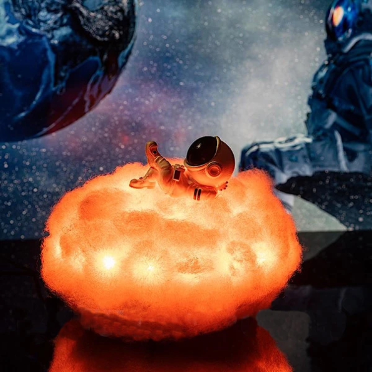 CosmicCloud - Astronaut sky natlampe