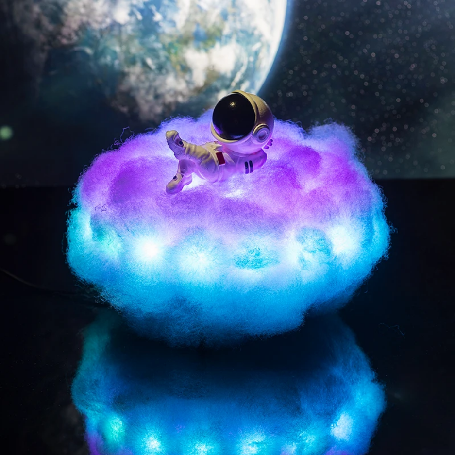 CosmicCloud - Astronaut sky natlampe