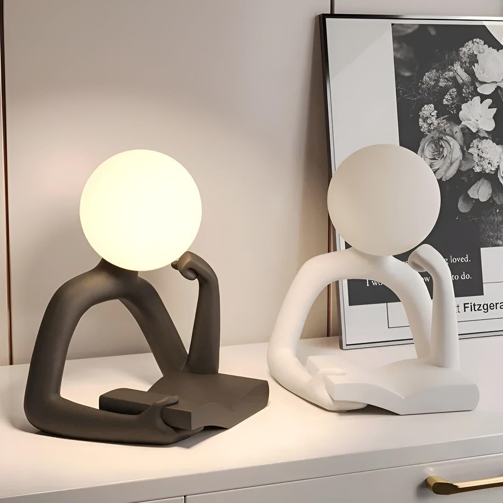EvaGlow Abstrakt Luxe bordlampe - moderne elegance.