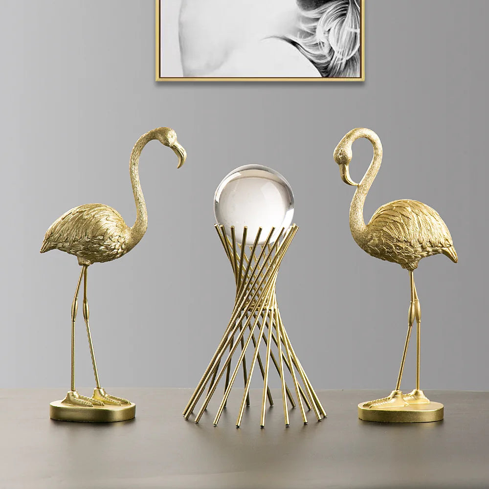 Flamora Dekorativ Flamingofigur – Elegance og Unik Karakter til Dit Hjem