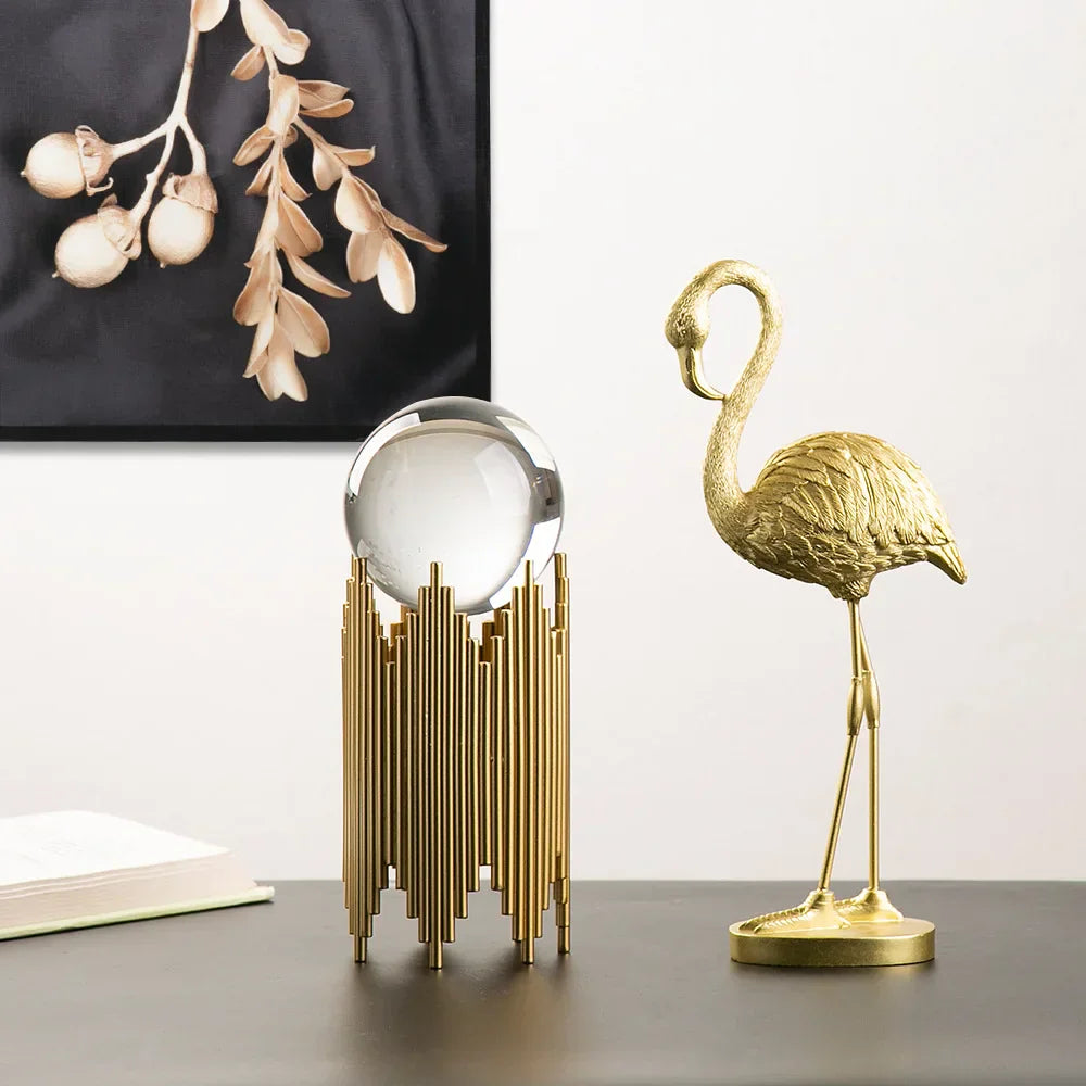Flamora Dekorativ Flamingofigur – Elegance og Unik Karakter til Dit Hjem