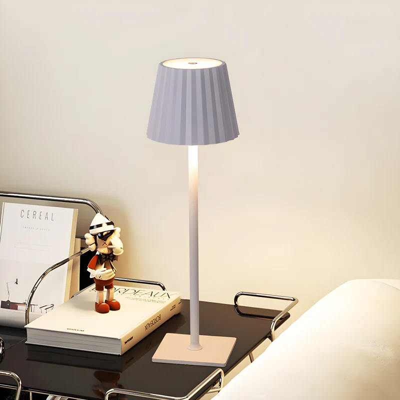LumiGlow Trådløs Bordlampe – Elegant Design med Touch-Dæmpning