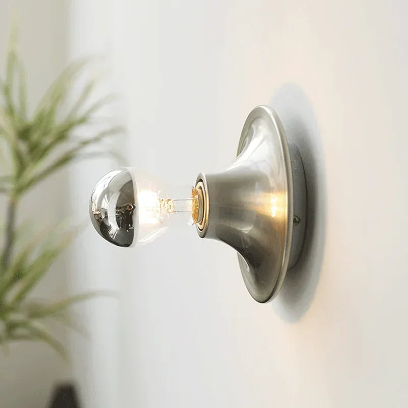 LumiBare - Minimalistisk eksponeret væglampe